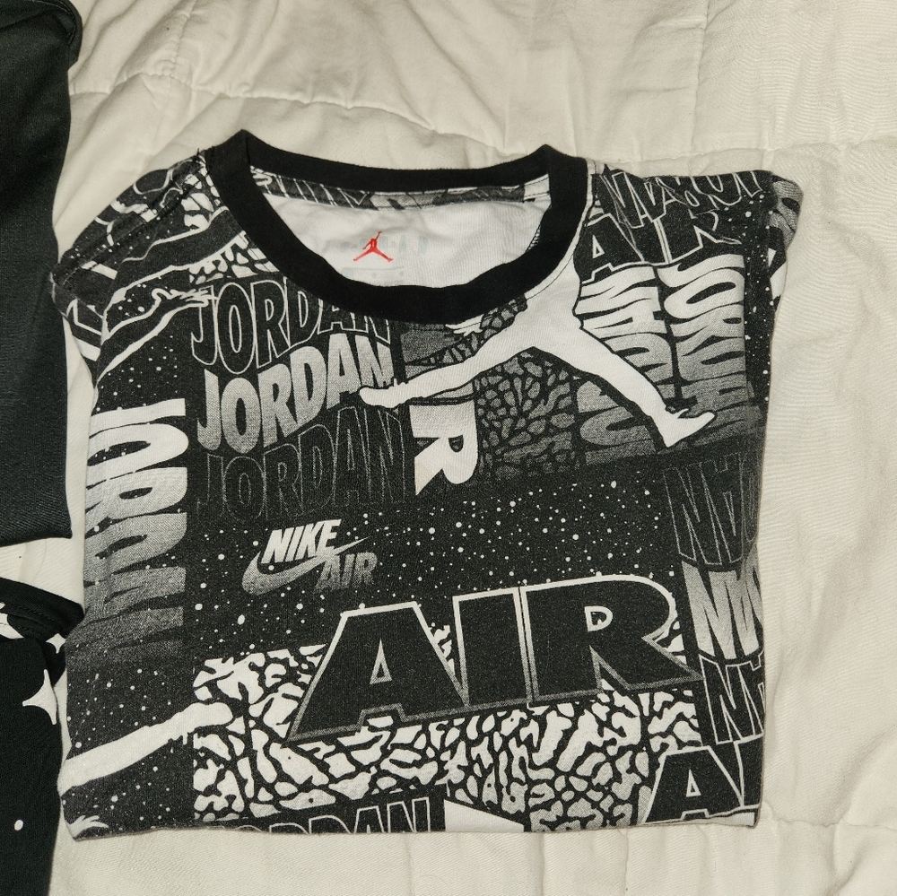 Lot of 3 Boys Nike Shirts - Picture 2 of 4
